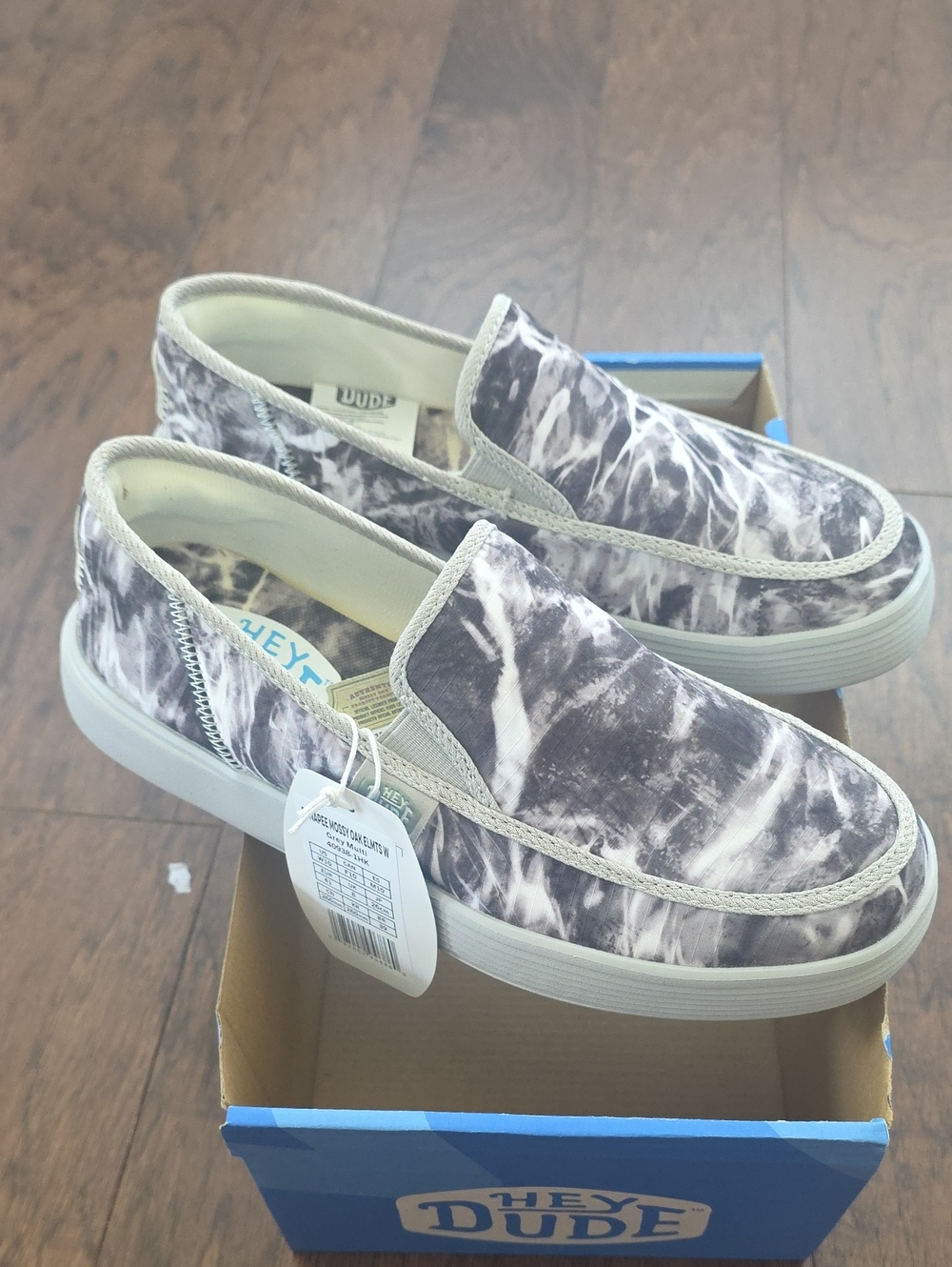 Men's Slip-On Casual Shoe in Black & White Tie-Dye. MOSSY OAK COLLECTION